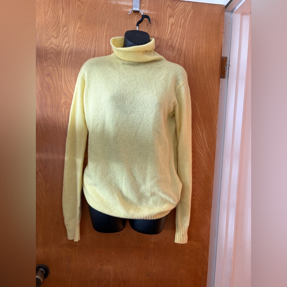 Loro Piana Soft Yellow baby cashmere Turtleneck Sweater IT44 US8